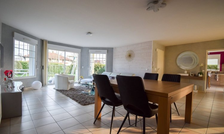 Vente maison d'artisan 3 chambres avec vue dégagée  à Montrevel-en-Bresse