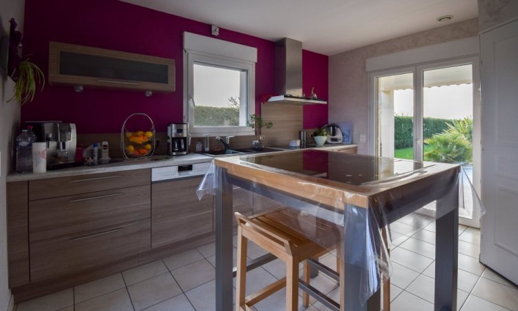 Vente maison d'artisan 3 chambres avec vue dégagée  à Montrevel-en-Bresse