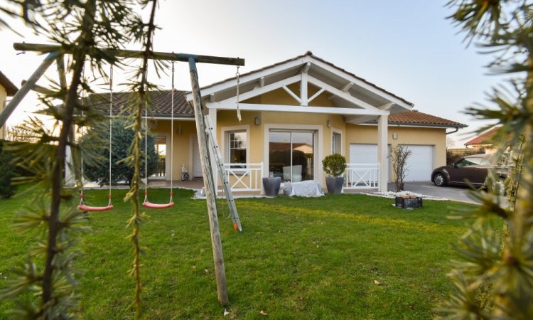 Vente maison d'artisan 3 chambres avec vue dégagée  à Montrevel-en-Bresse