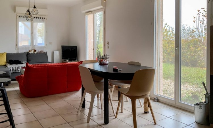 Vente maison plain-pied avec vue dégagée à Curtafond